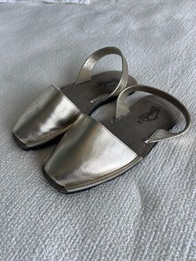 Riudavets Woman’s Metallic Gold Leather Slingback Sandals Made in Spain Size 41